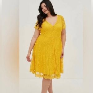 Torrid 4x Yellow Lace Dress NWT Sexy Layered Spring Lacey Cute 26/28